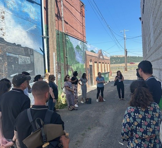 ゴンザガのロゴと「あなたの目的を見つけよう」というテキストが書かれたキャンパスの看板